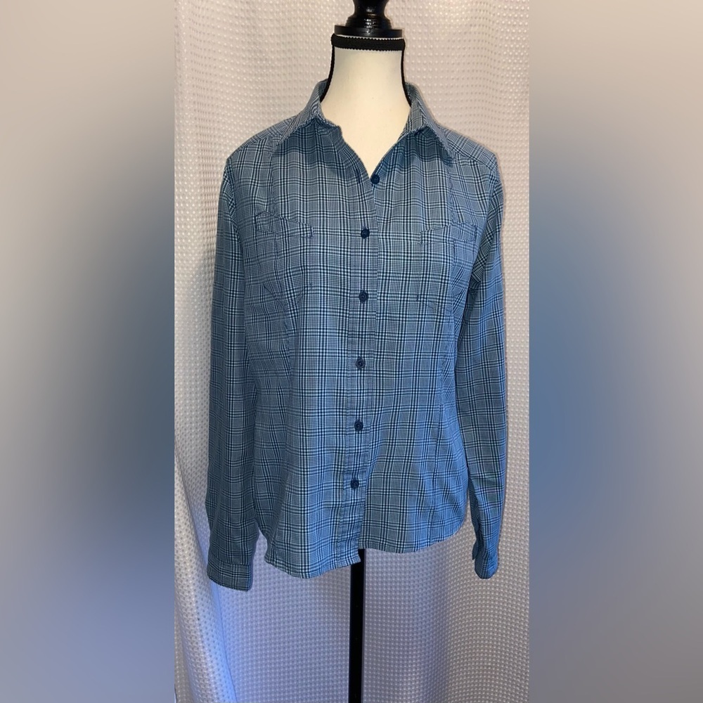 THE NORTH‎ FACE Long sleeves buttoned shirt size medium